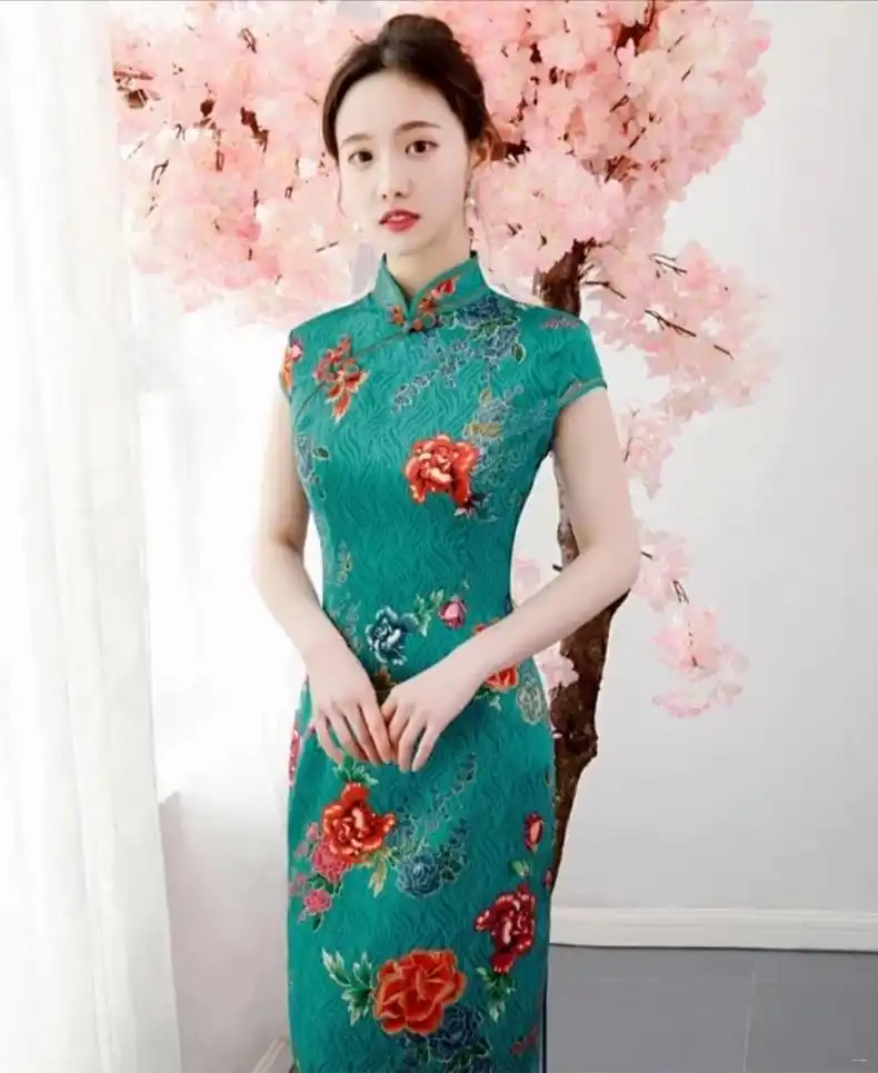 时尚少女丝绸旗袍,修身款式,美的俏丽生姿!