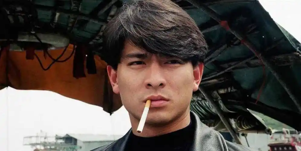 皮衣天王刘德华:从《赌神》到《莫斯科行动》,穿了30多年皮衣