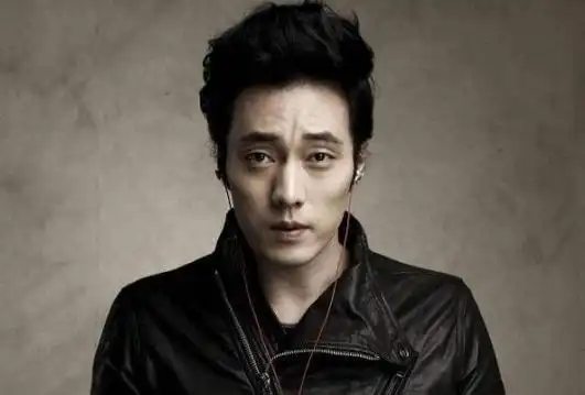 不过在小编看来,能够撞脸这么多高颜值的男星,倪大红老师年轻时期的