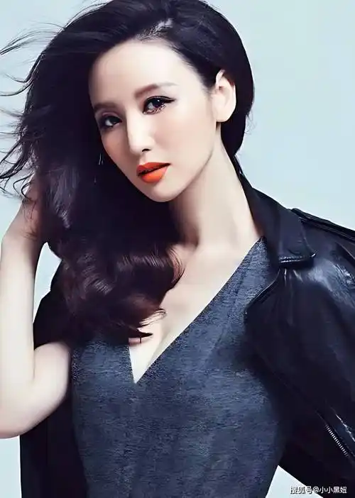 01娱乐圈的魅力女神张萌,出生于1976年,是中国内地的一名著名女演员.