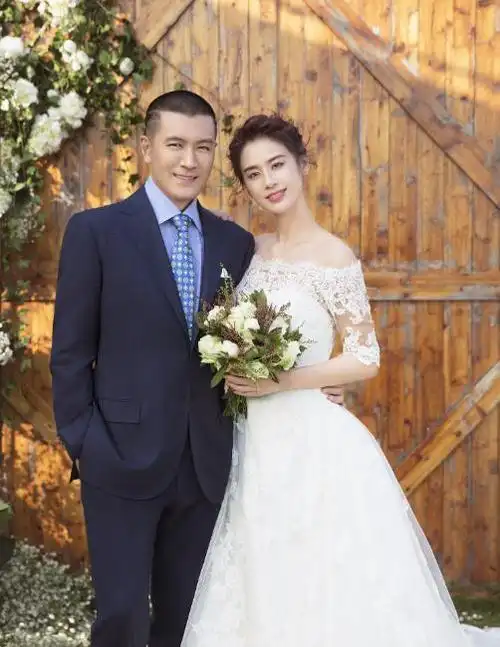 零花钱2亿的黄圣依,自曝豪门不易,最艰难时丈夫都靠她挣钱