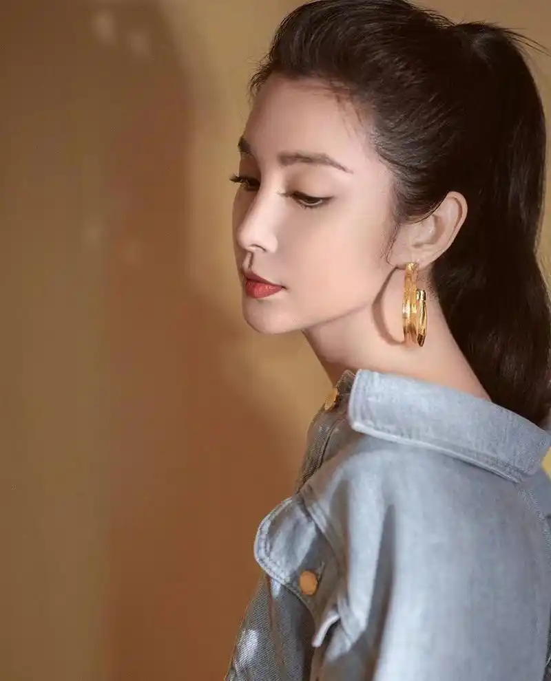 2021年,李冰冰发布了一则招聘保姆的消息,提供每月10万的薪资.