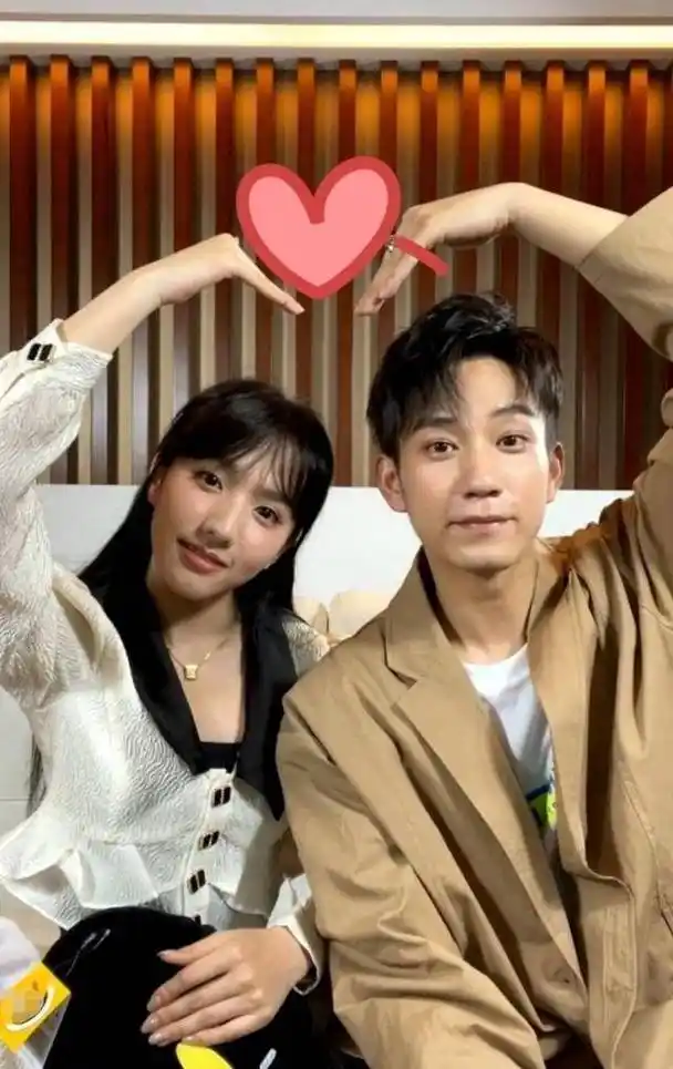 被酸剧抛恋,杨洋秘恋王楚然爆掉粉严重,被网友狠酸见一个爱一个