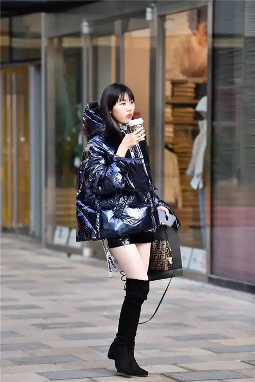 粗跟过膝靴,还是有很多美女喜欢,冬季穿着也非常保暖_生活_风格_效果