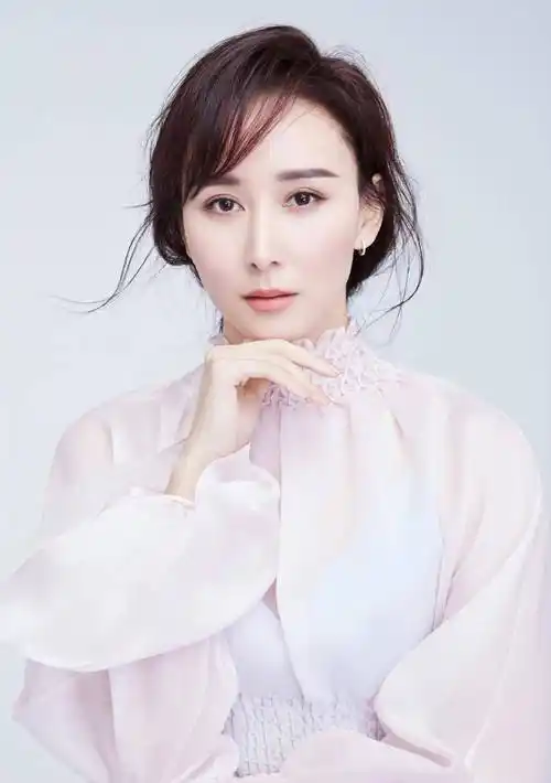 胡静,明月林下美人来_眼睛_明星_曾黎