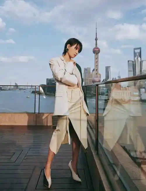 周笔畅时尚造型切换自如 风格各异彰显酷飒有型__凤凰网