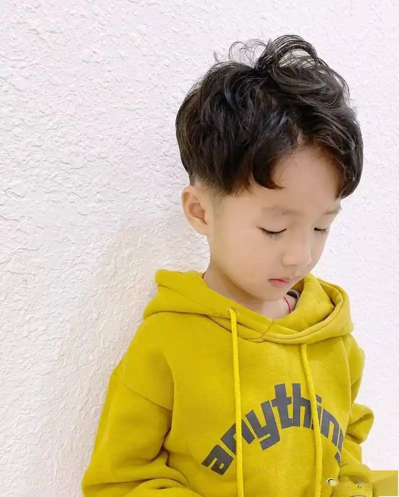 今春帅气小男孩发型推荐,款式多样百变,你儿子值得拥有