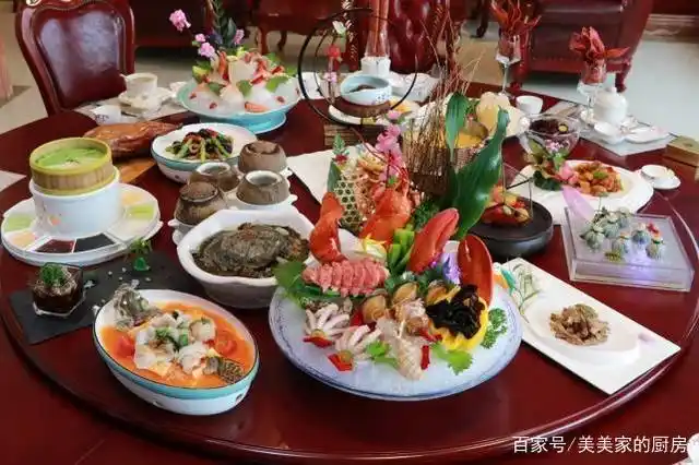 来一桌"土豪大餐",精美不忍下口,发朋友圈获赞一片:太奢侈!