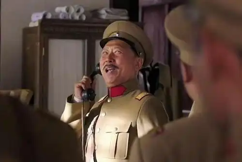 杜月笙请张宗昌吃饭,席间老张感叹了几句,老杜听后只能呵呵傻笑