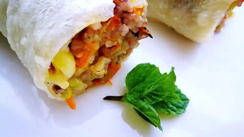 塑身益智三文鱼紫菜饭卷,如果恰好有春卷皮,也可以用