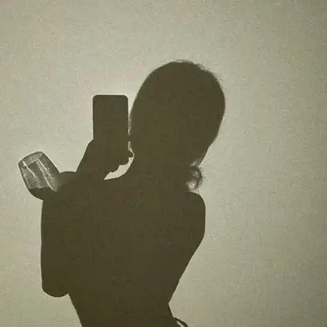 女的带影子的头像情侣_头像图片_扣扣乐园