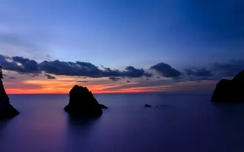 日本静冈县,岩石岛,海,黄昏的夕阳,蓝天和云彩 壁纸 - 1920x1200