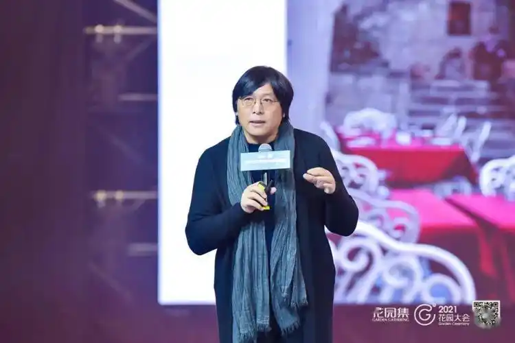 大会第二天,奥雅设计董事长兼首席设计师 李宝章先生受邀出席2021花园