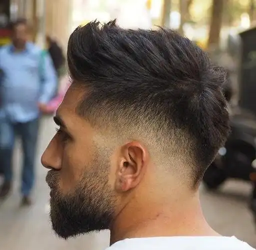 时尚帅气的男生短发发型,个性的铲青头是最近的