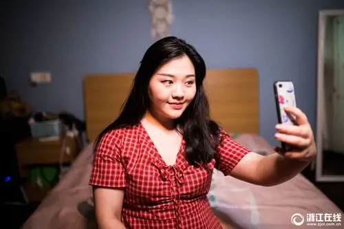 杭州胖女孩也有春天150斤的她当网店主播月入五万