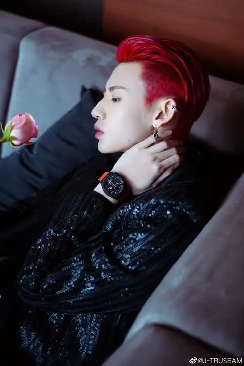 truseam 2021 黑色雾面珠片西服套装小鬼王琳凯超话身穿j.