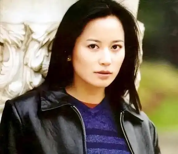 亏3800万不心疼53岁不结婚不生子俞飞鸿究竟想要什么