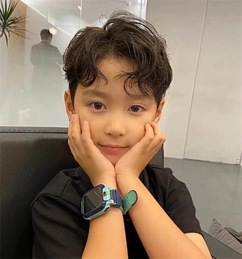 帅气小男孩短发 清爽绅士又时髦_儿童发型 - 美发站