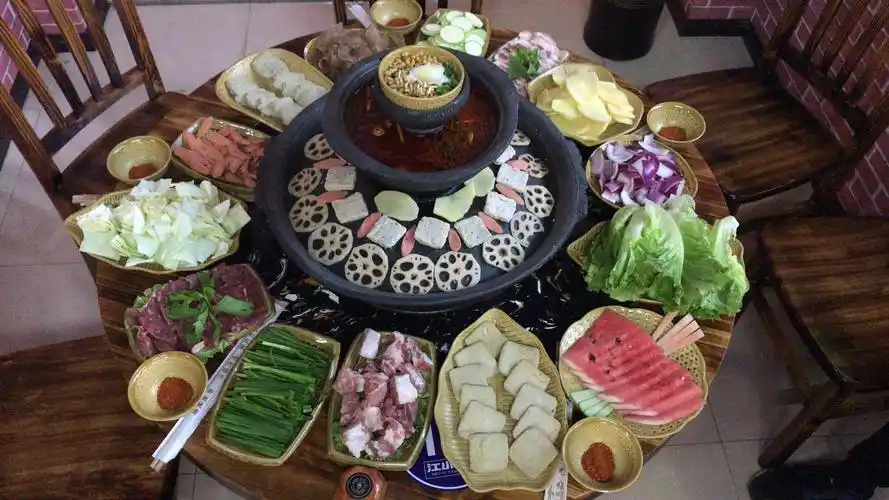 来彝哥活油豆干烙锅城