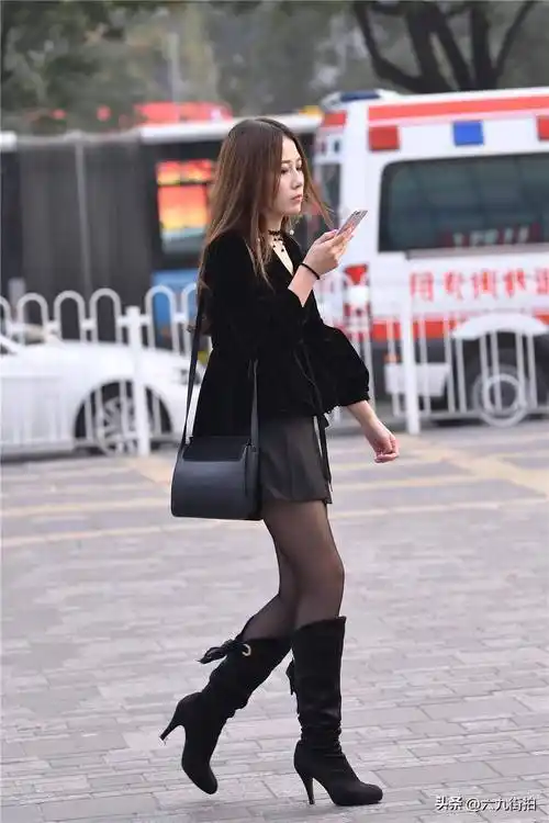 高跟长靴,搭配黑色丝袜,还有一条黑色短裙_生活_美女_效果