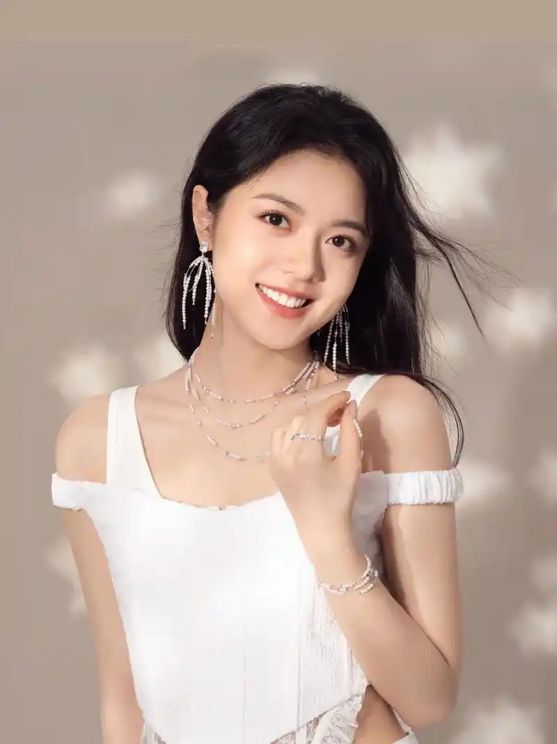 助我上热门# 图赏:清新小美女-赵今麦