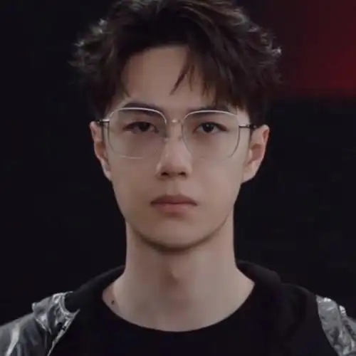 王一博戴眼镜有没有百里二郎的影子