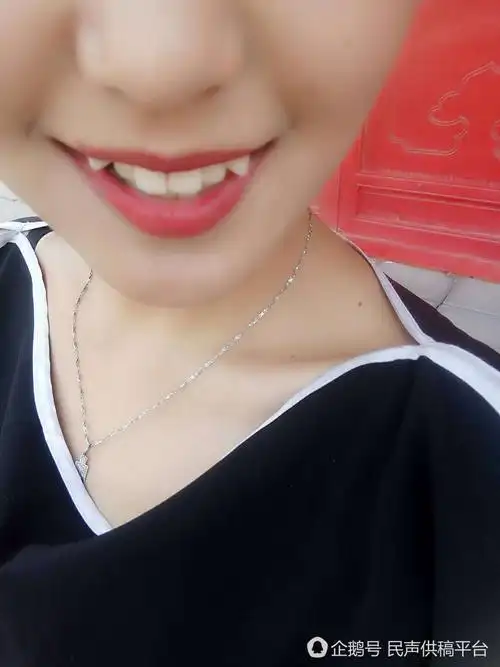 山东滨州:女大学生亮虎牙 萌到男生一片