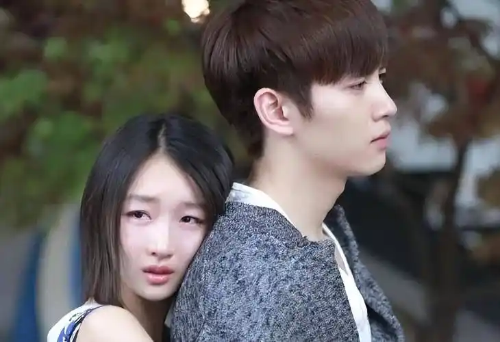 有一种"算计"叫周冬雨与刘昊然,绯闻恋爱1年,才看懂这盘大棋_张艺谋