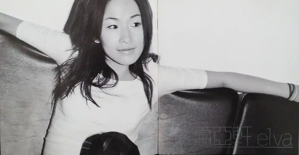 1999萧亚轩同名专辑萧亚轩封面内页