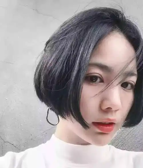 清纯减龄担当2021年流行的短直发学生党必试