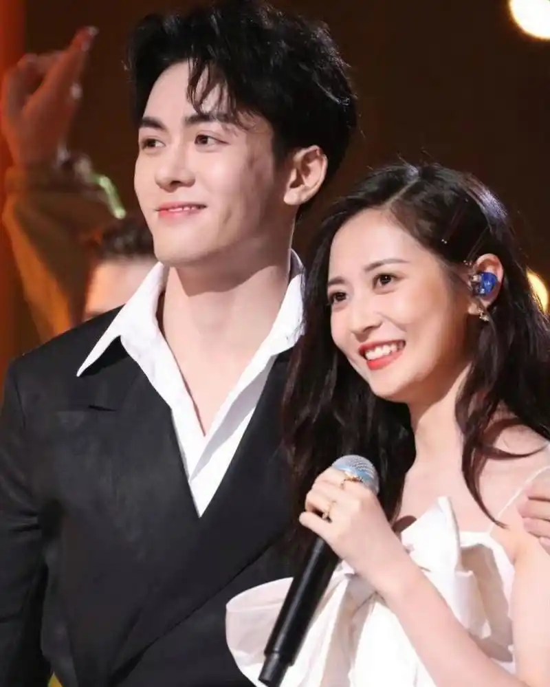 曾舜晞陈钰琪竟然也很好磕,特别是曾舜晞看陈钰琪的眼神,太有感情了