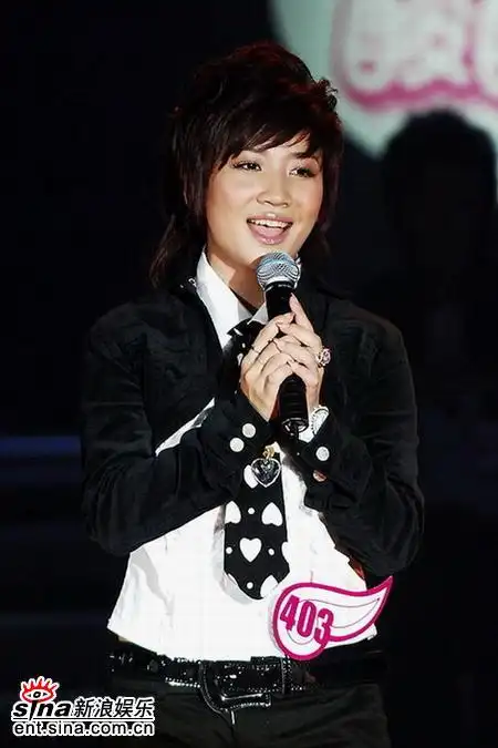 8月25日(星期五)20:00,2006快乐中国超级女声入围赛第二场播出,102号