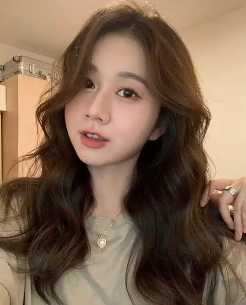 法式蓬松波浪卷温柔又甜美 初恋般烫发