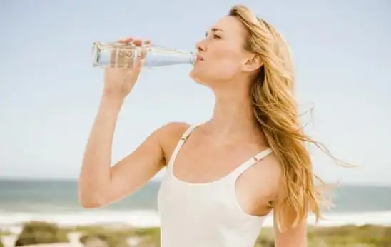 多喝水皮肤会变好吗喝多少水会变好