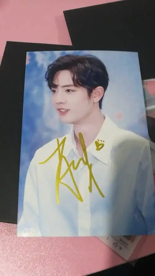 昨天刚到的肖战签名照,好开心78 - 半次元 - acg爱好者社区