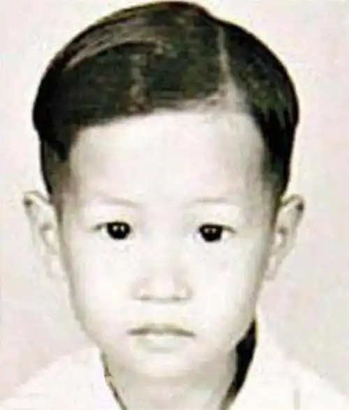 十大曾效力tvb的男星童年照,梁朝伟自带忧郁眼神,黎明像小丸子