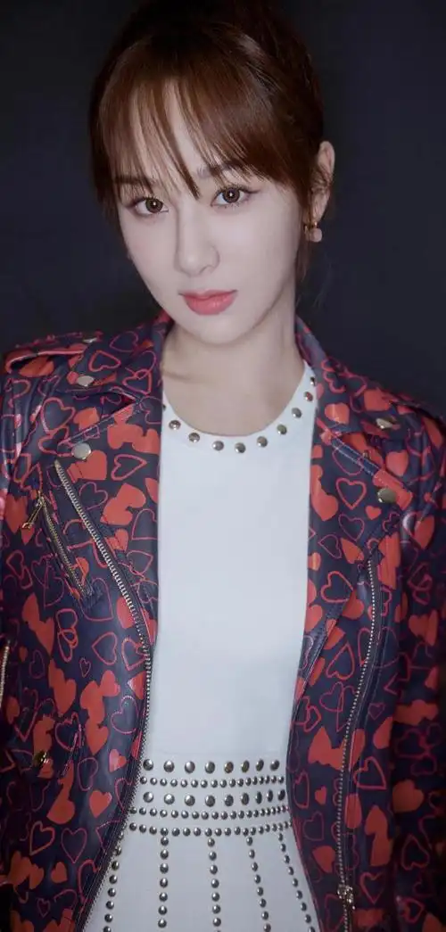 杨紫俏皮可爱温婉美丽