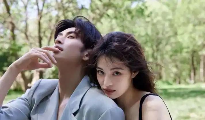 钟楚曦官宣恋情180以上8块腹肌拿下众多男神凭什么