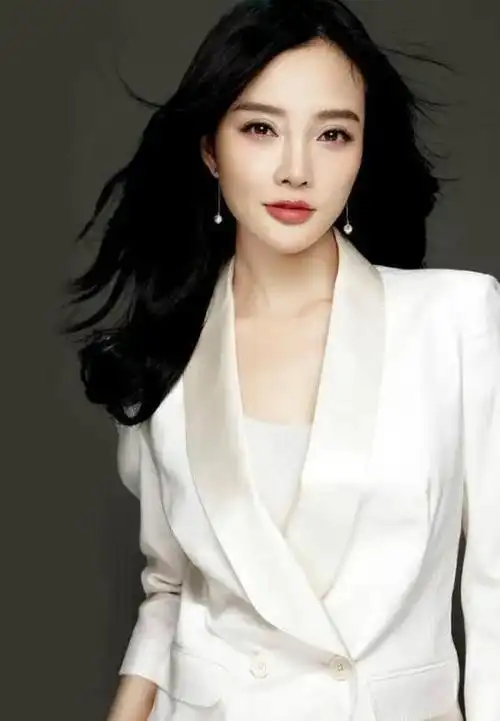 为何李小璐离婚后一直无绯闻?真实原因揭晓:她并非在等贾乃亮