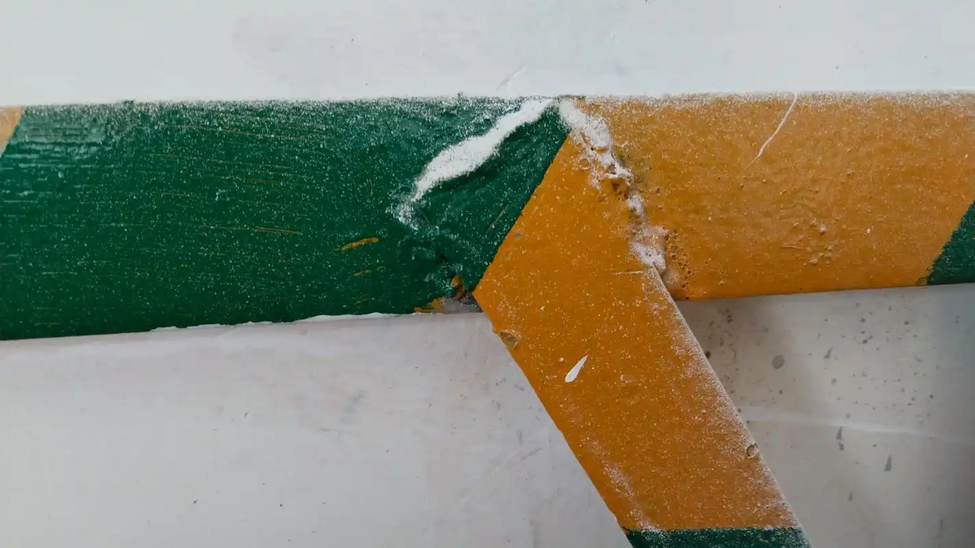 一个化工项目工地,接地扁铁,如何搭接!