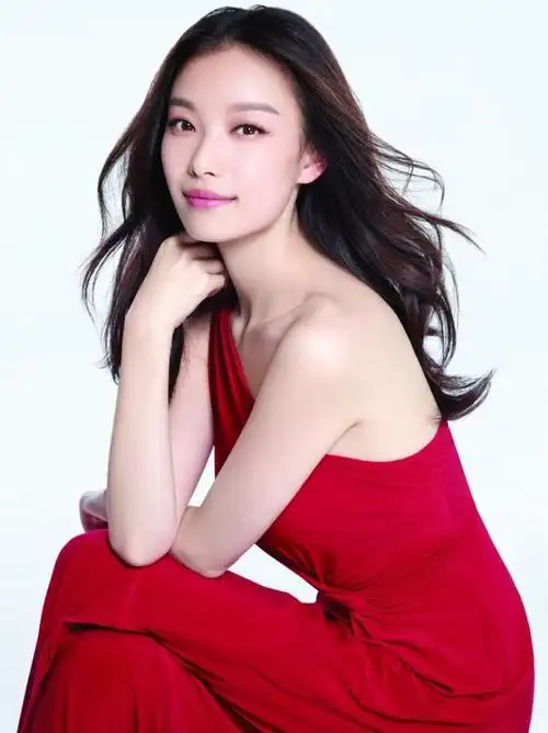 看一眼觉得普通,再看就会被惊艳到的女明星,你最喜欢哪一个?