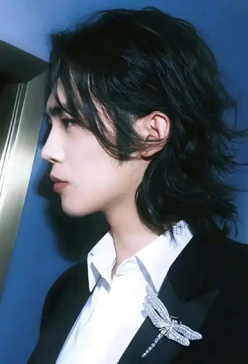 男明星长发的时尚感