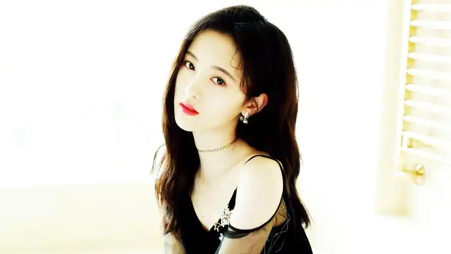 《鞠婧祎》一组高清唯美壁纸图,网友:真的是甜美女神范