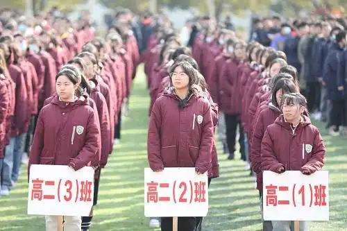 俯视平庸拼搏青春合肥八中20212022年度第二学期开学升旗仪式