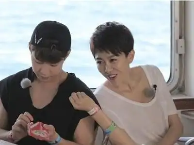 姜妍henry在一起了 刘宪华在韩国评价姜妍 herry刘宪华澄清与姜妍