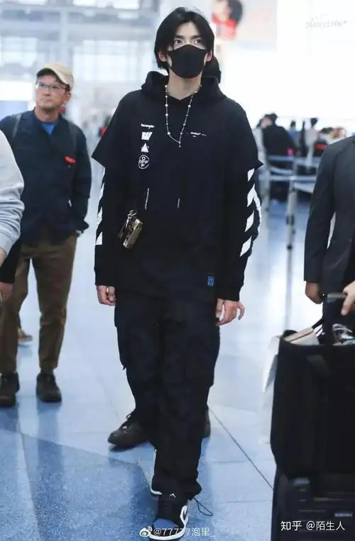 潮流合伙人开播吴亦凡又上脚了哪些球鞋