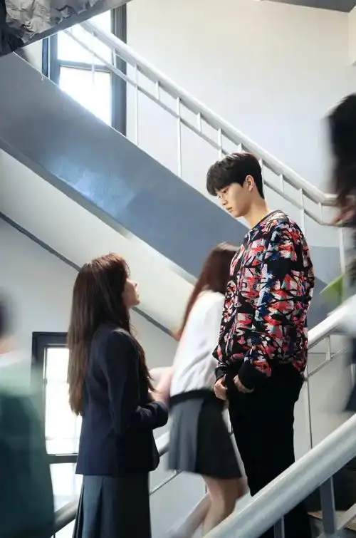 韩剧中超甜的校园情侣,学生时代的恋爱太美好了!