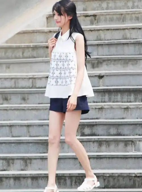 郑爽敢穿这个排练舞蹈?"3cm"短裤完美衬托大长腿,眼都看直了_仙女