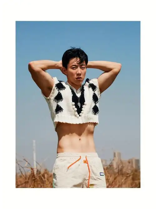 和模特的腹肌捉迷藏