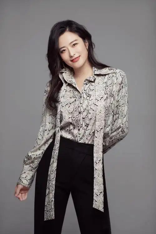 徐百慧红唇魅惑 港味满屏实名芳心纵火犯__凤凰网